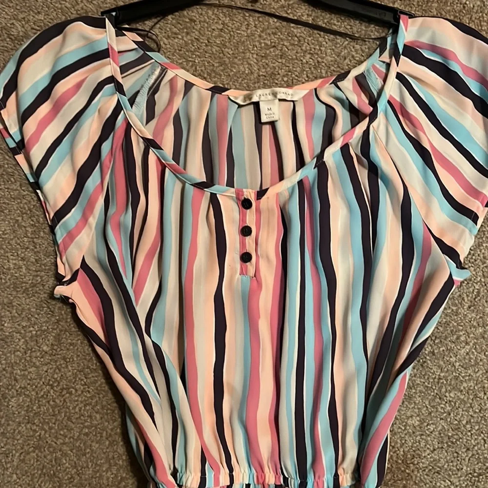 Women’s Lauren Conrad dress with belt. - Picture 4 of 4